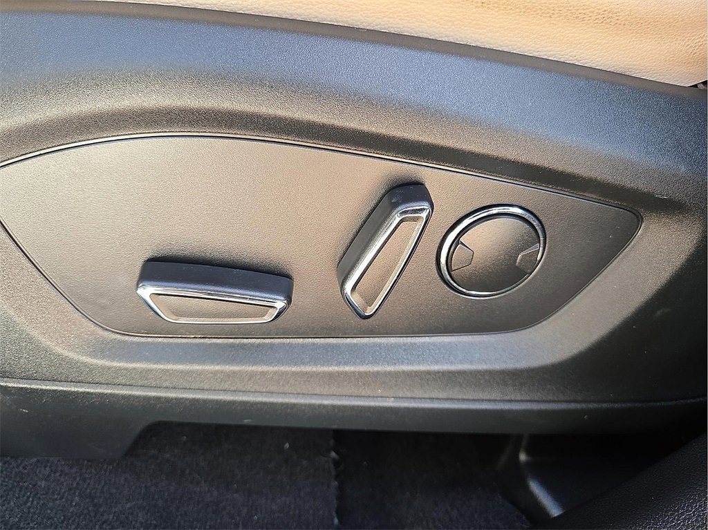 Used 2020 Ford Explorer Limited w/ Class III Trailer Tow Package image 17