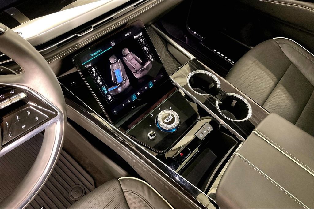 Used 2025 Cadillac Escalade Sport AWD/4WD image 18