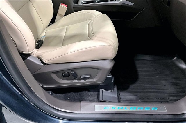 Used 2022 Ford Explorer Platinum w/ Technology Package image 42