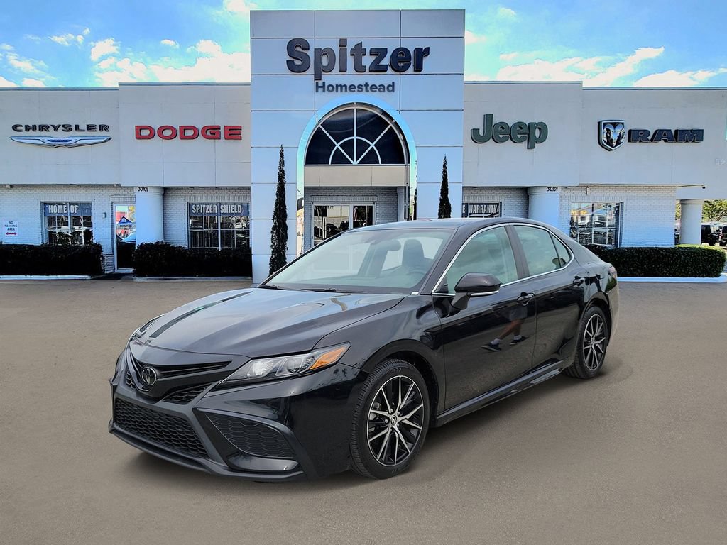 Used 2023 Toyota Camry SE FWD image 4