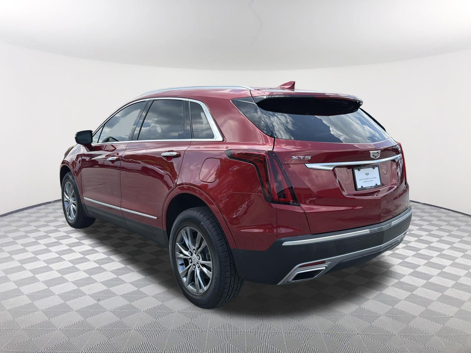 Used 2023 Cadillac XT5 Premium Luxury FWD image 3
