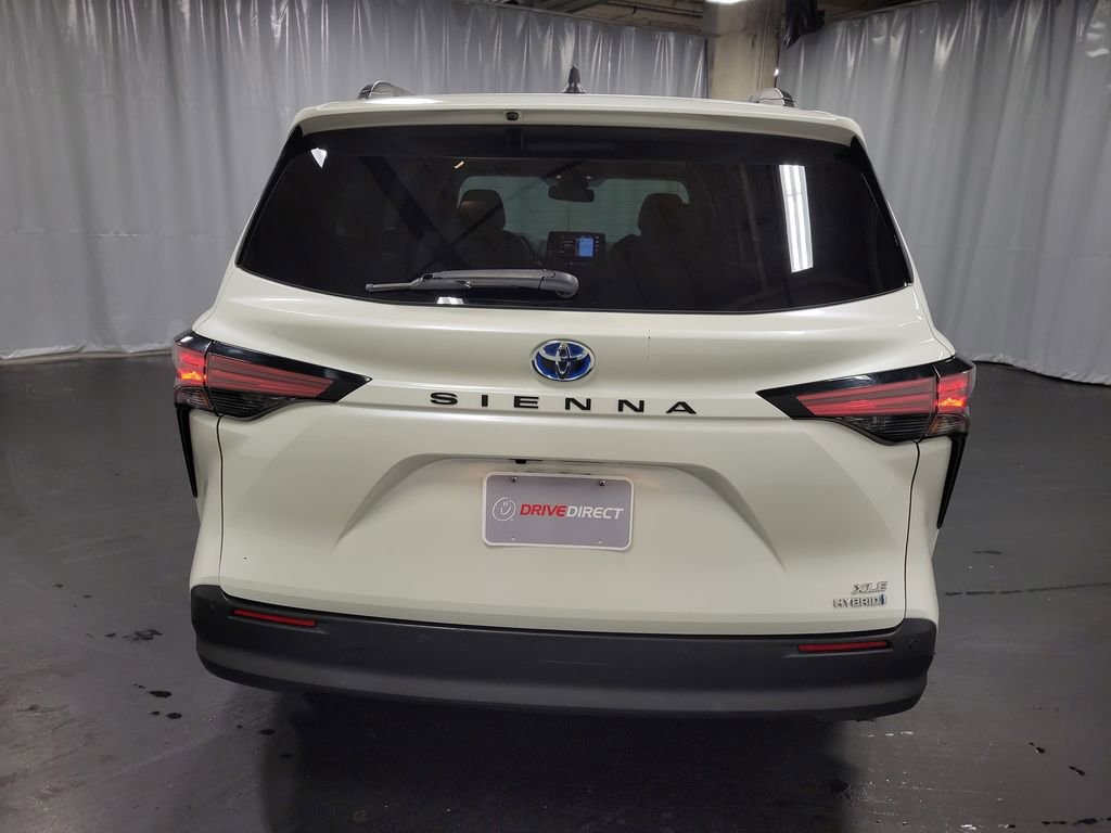 Used 2021 Toyota Sienna XLE image 7