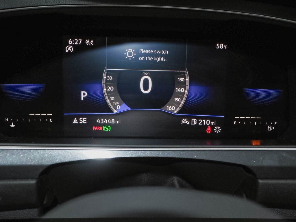 Used 2022 Volkswagen Tiguan SE w/ Panoramic Sunroof Package image 18