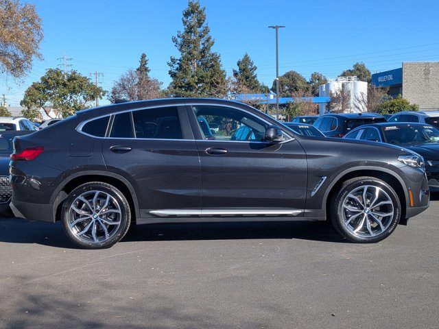 Used 2025 BMW X4 xDrive30i w/ Premium Package image 4