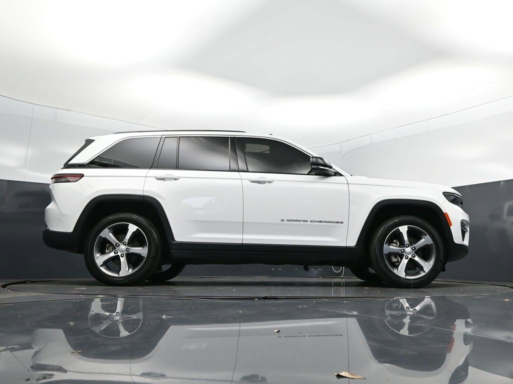 Used 2024 Jeep Grand Cherokee Limited w/ Luxury Tech Group II image 45