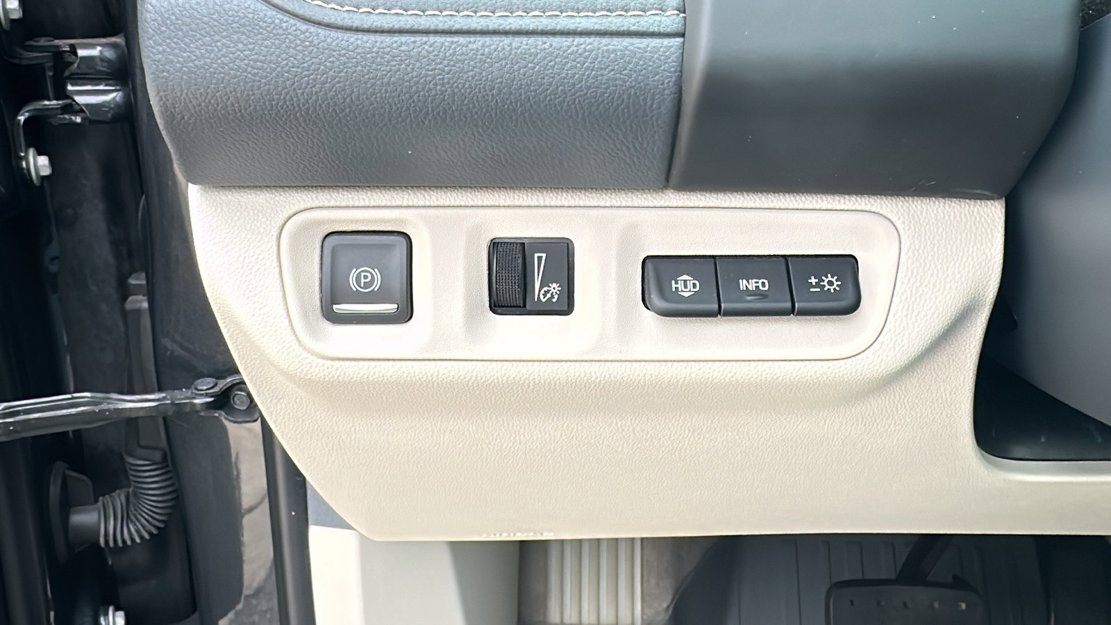 Used 2021 GMC Acadia Denali w/ Denali Ultimate Package image 16