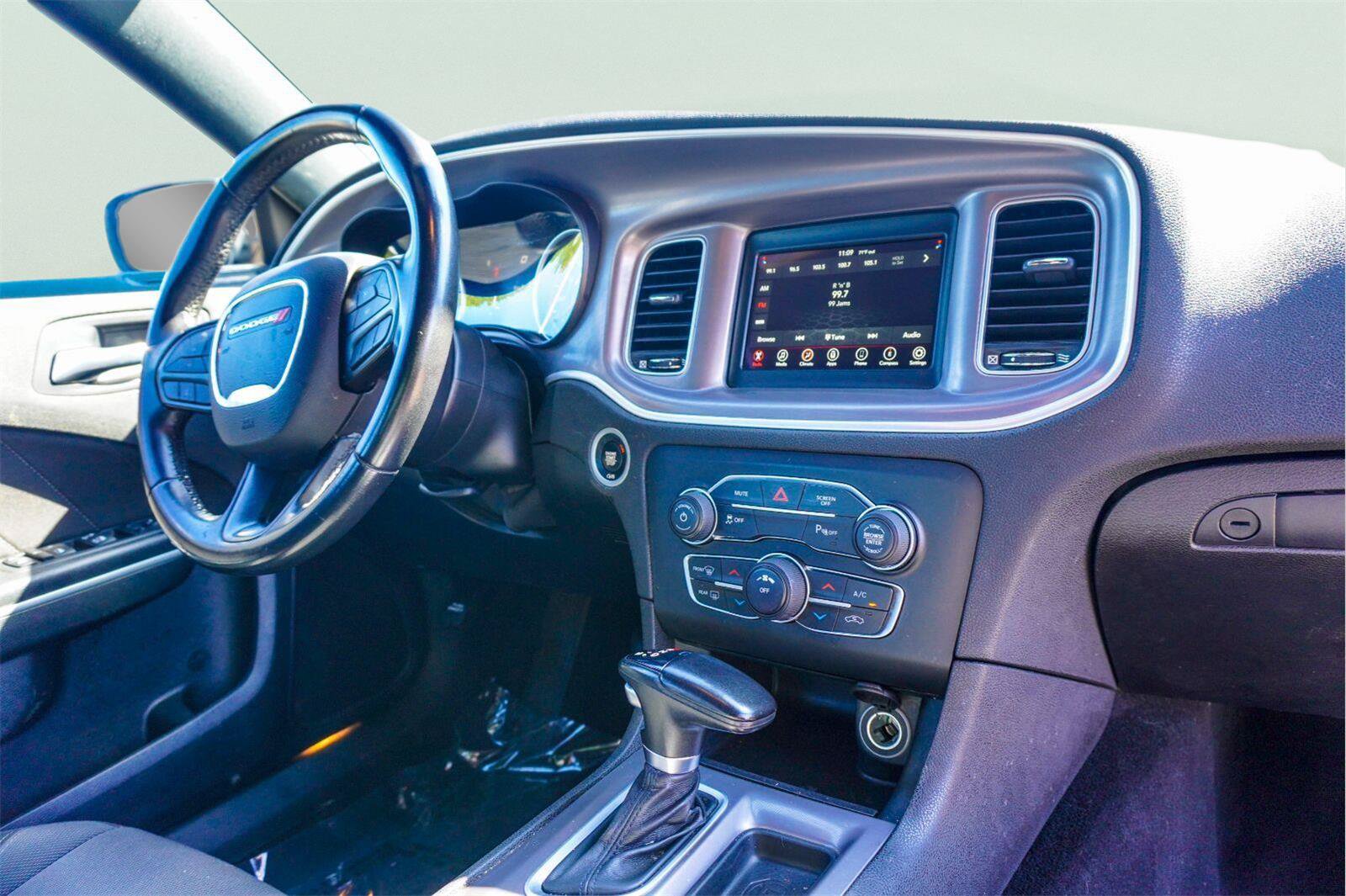 Used 2022 Dodge Charger SXT RWD image 17