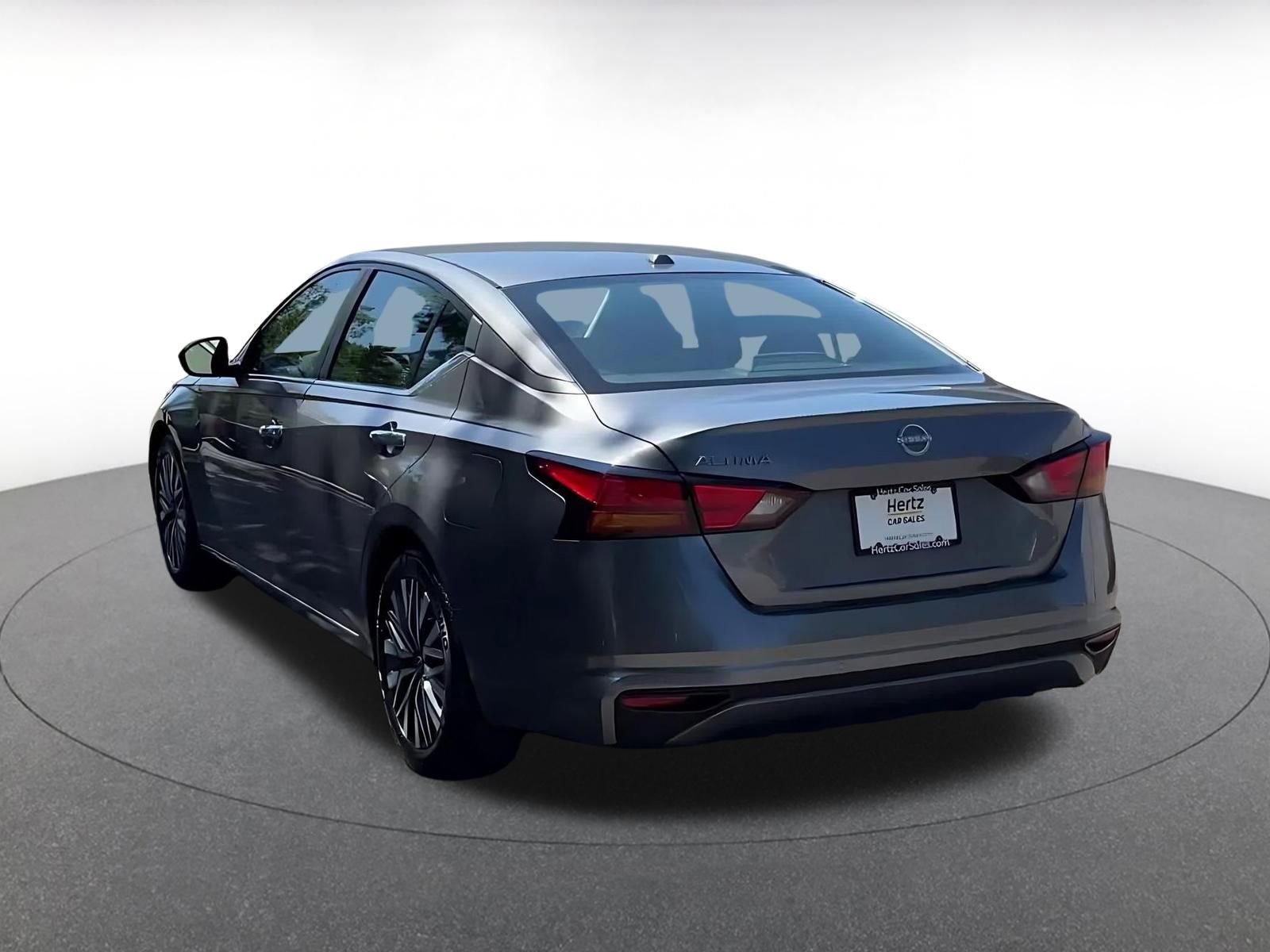 Used 2025 Nissan Altima 2.5 SV FWD image 11
