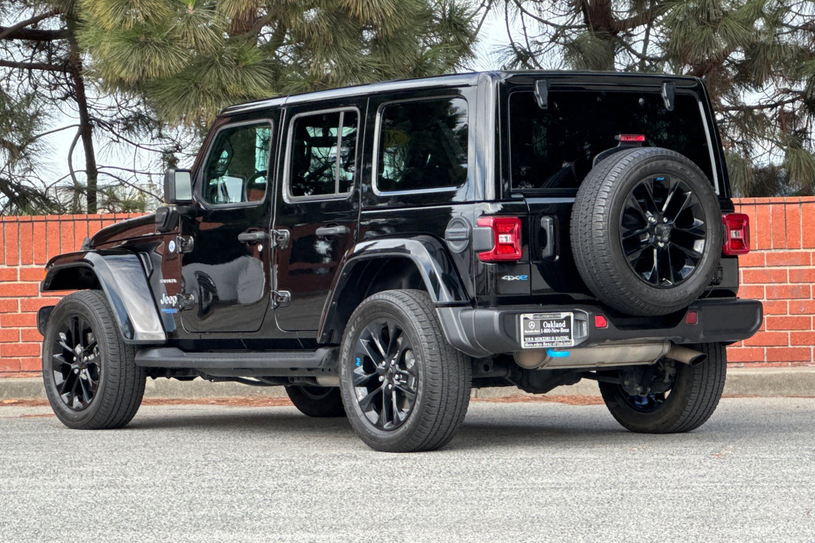 Used 2022 Jeep Wrangler Unlimited Sahara AWD/4WD image 6