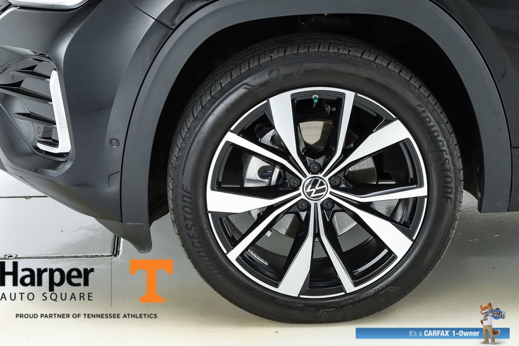 Used 2025 Volkswagen Atlas Cross Sport SEL Premium R-Line AWD/4WD image 44