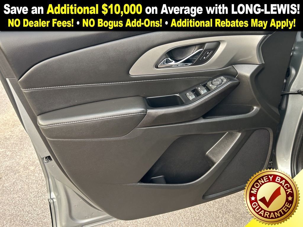 Used 2023 Chevrolet Traverse LT image 17