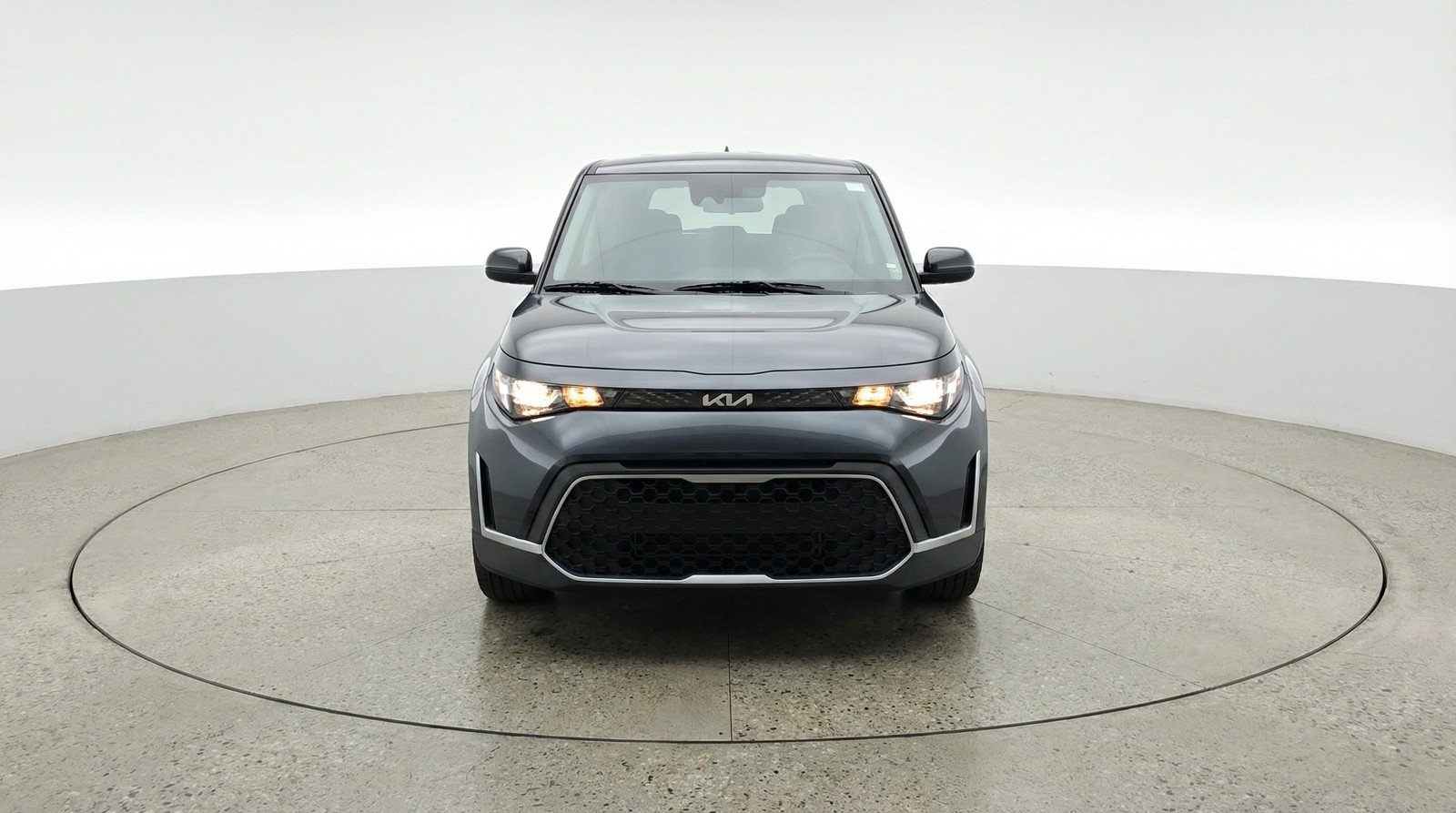 Used 2025 Kia Soul LX w/ LX Technology Package FWD image 2