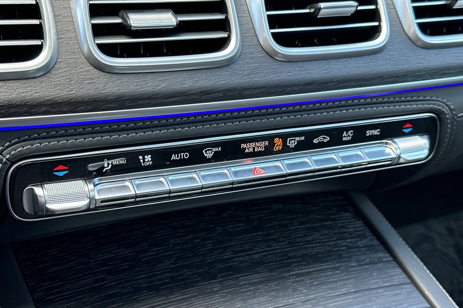 New 2026 Mercedes-Benz GLE 53 AMG 4MATIC image 17