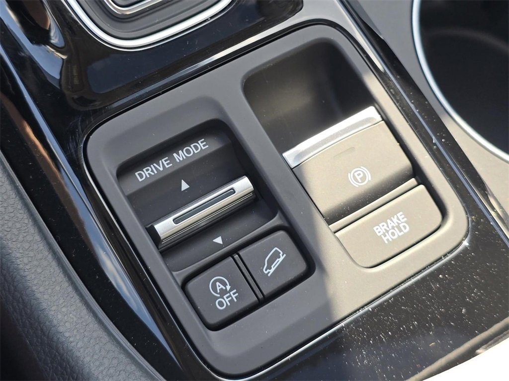 New 2025 Honda Pilot Touring image 11