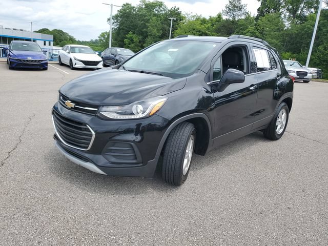 Used 2020 Chevrolet Trax LT w/ LT Convenience Package FWD image 2