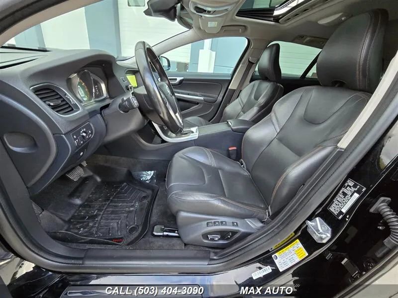 Used 2016 Volvo V60 T5 Cross Country image 11