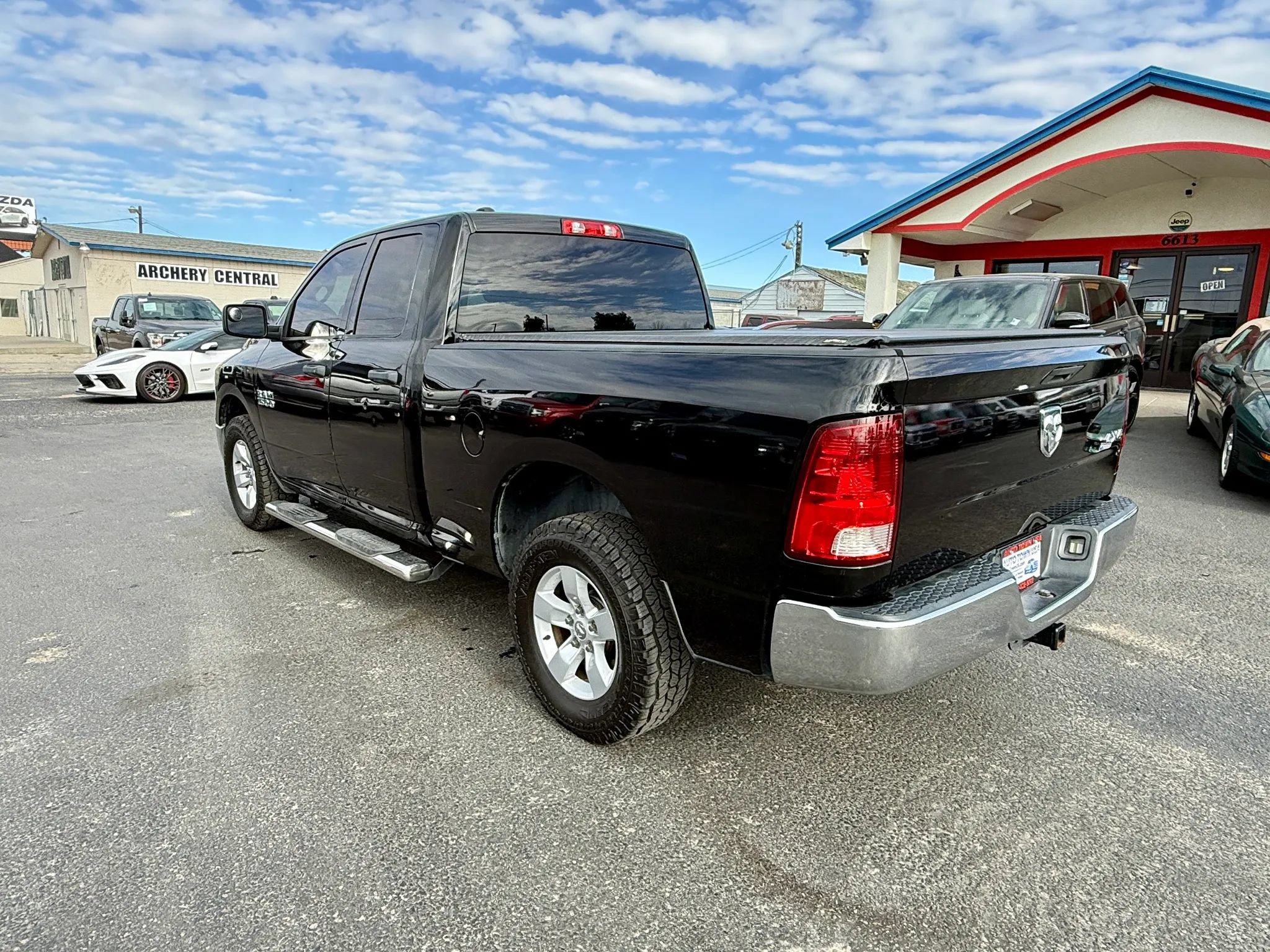 Used 2013 RAM 1500 ST w/ SXT Appearance Group AWD/4WD image 3