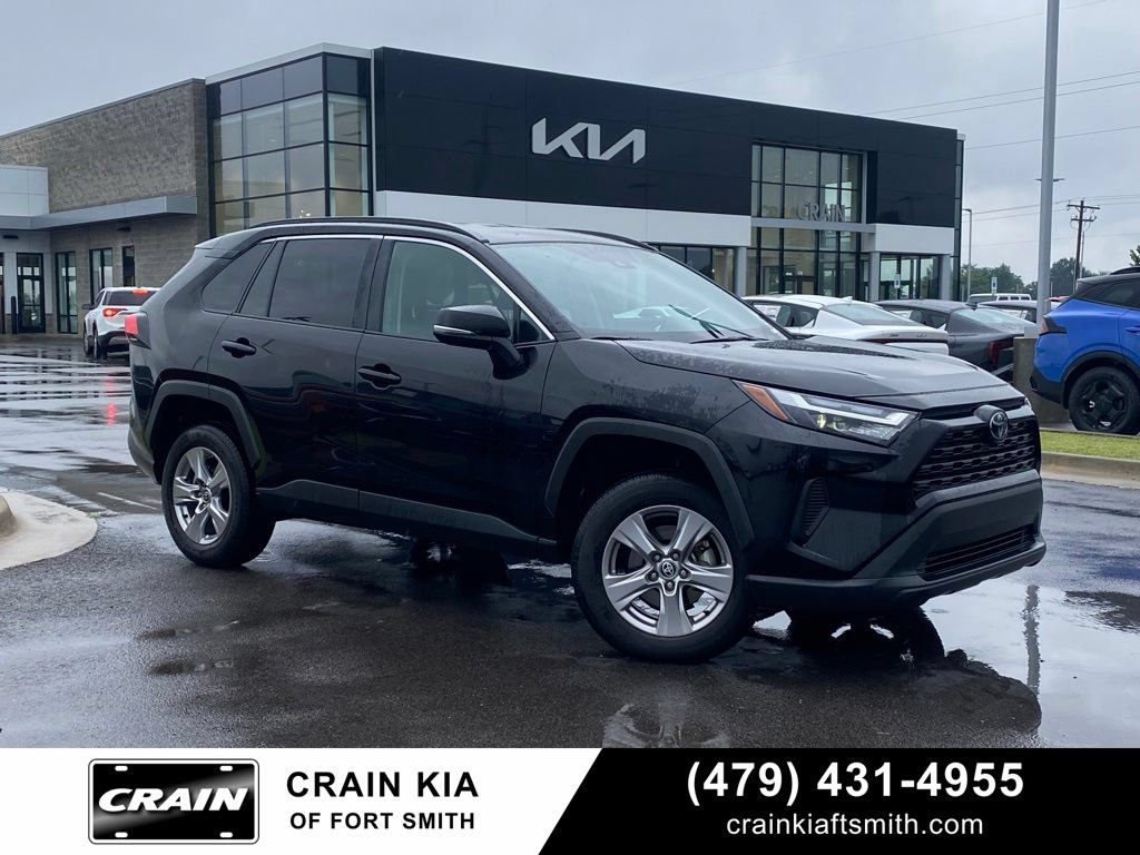 Used 2025 Toyota RAV4 XLE FWD image 1