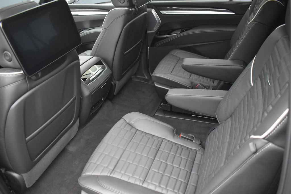 Certified 2026 Cadillac Escalade ESV V AWD/4WD image 22