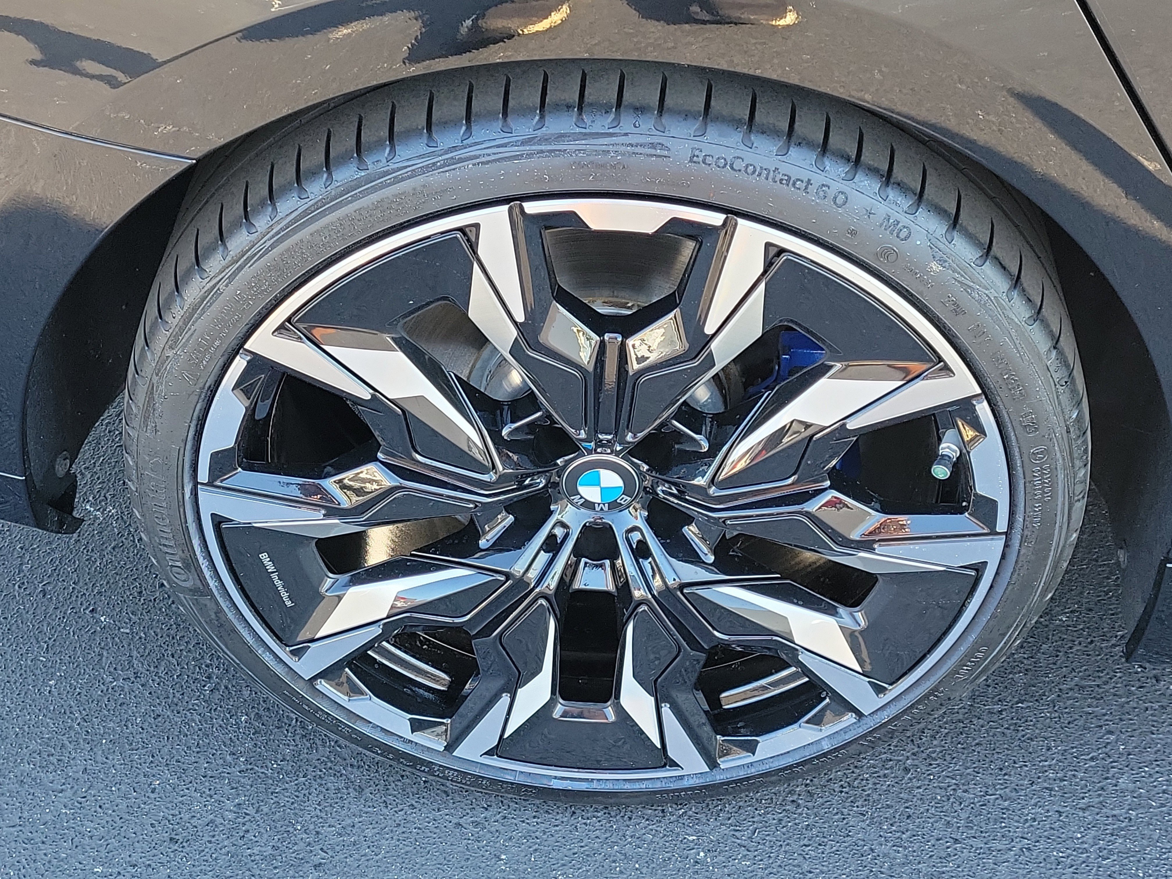 Used 2024 BMW 530i w/ M Sport Package RWD image 6