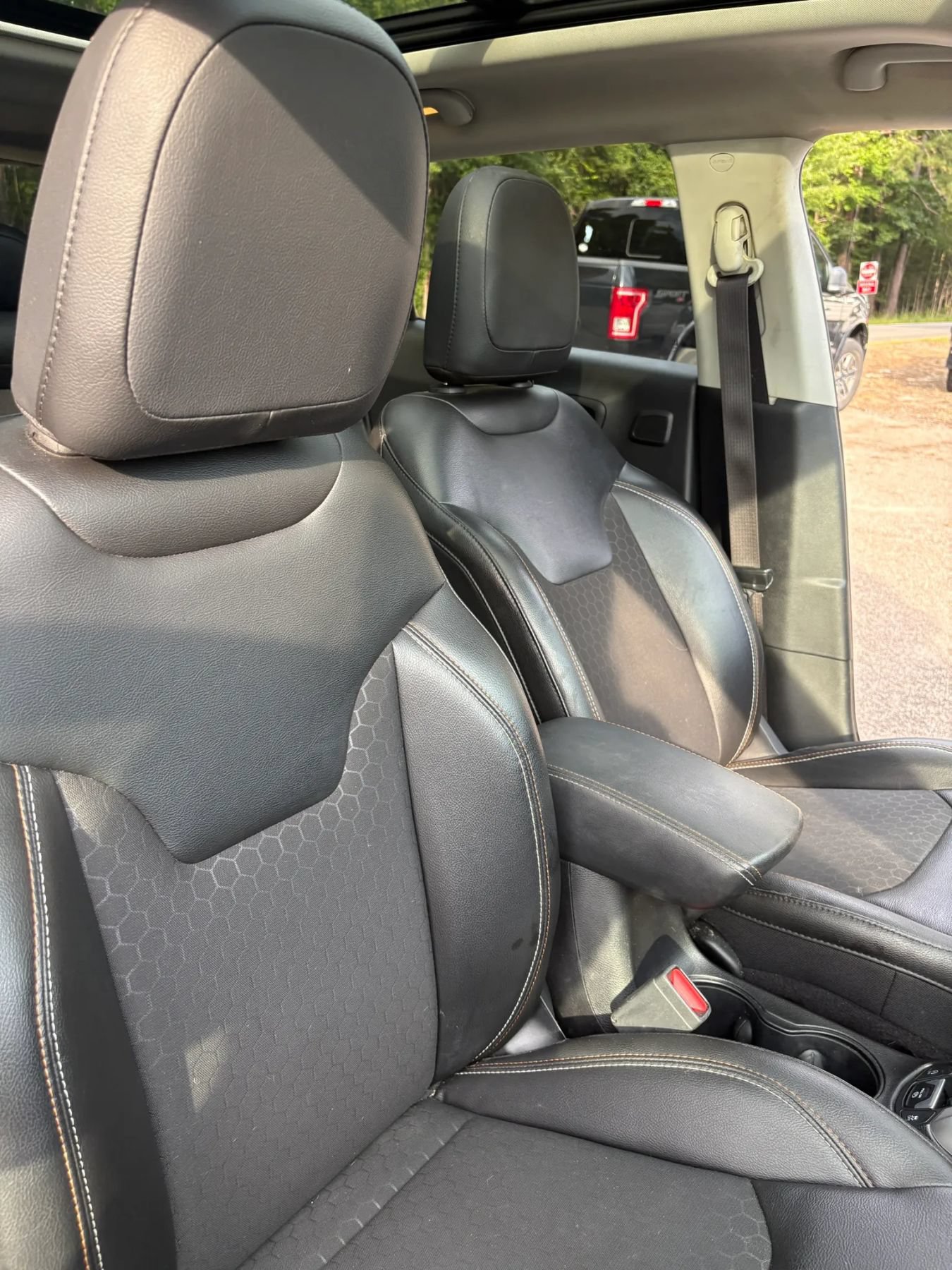 Used 2021 Jeep Compass Latitude w/ Sun and Sound Group AWD/4WD image 31