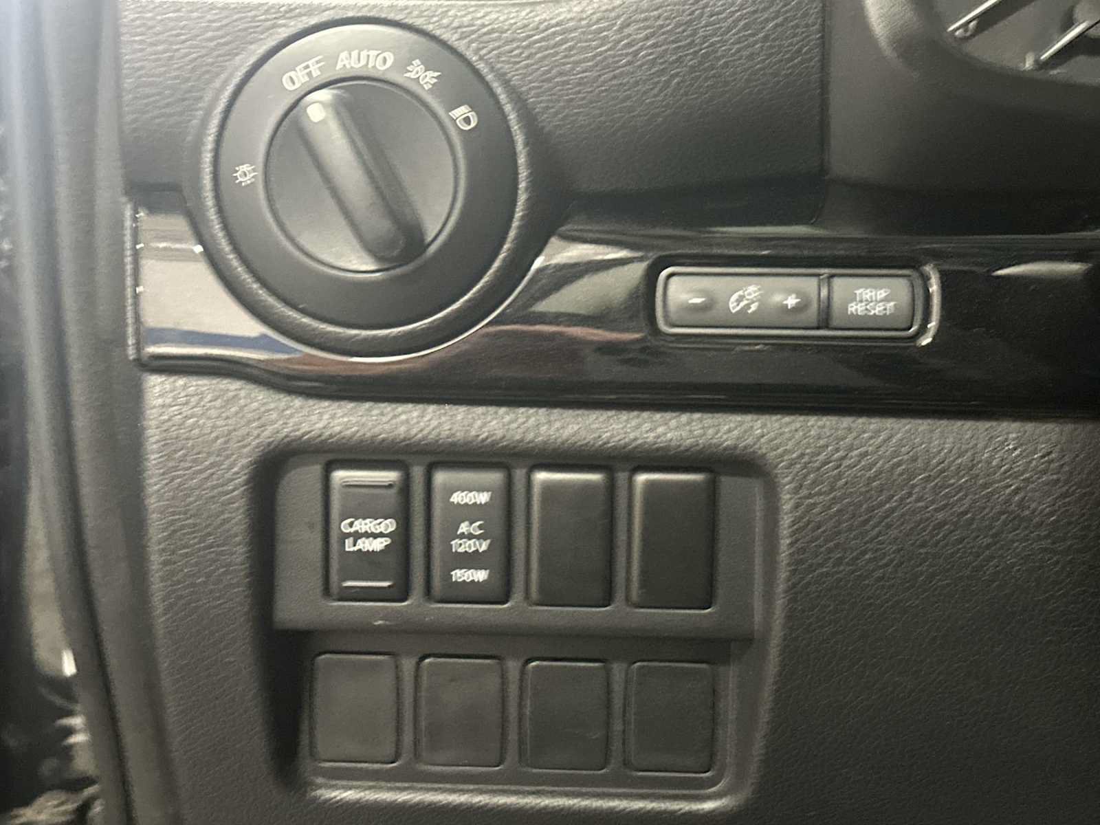Used 2021 Nissan Titan SV w/ SV Convenience Package RWD image 17