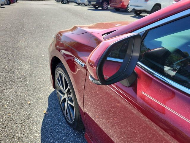 Used 2021 Toyota Camry XLE w/ Navigation Upgrade Package image 18