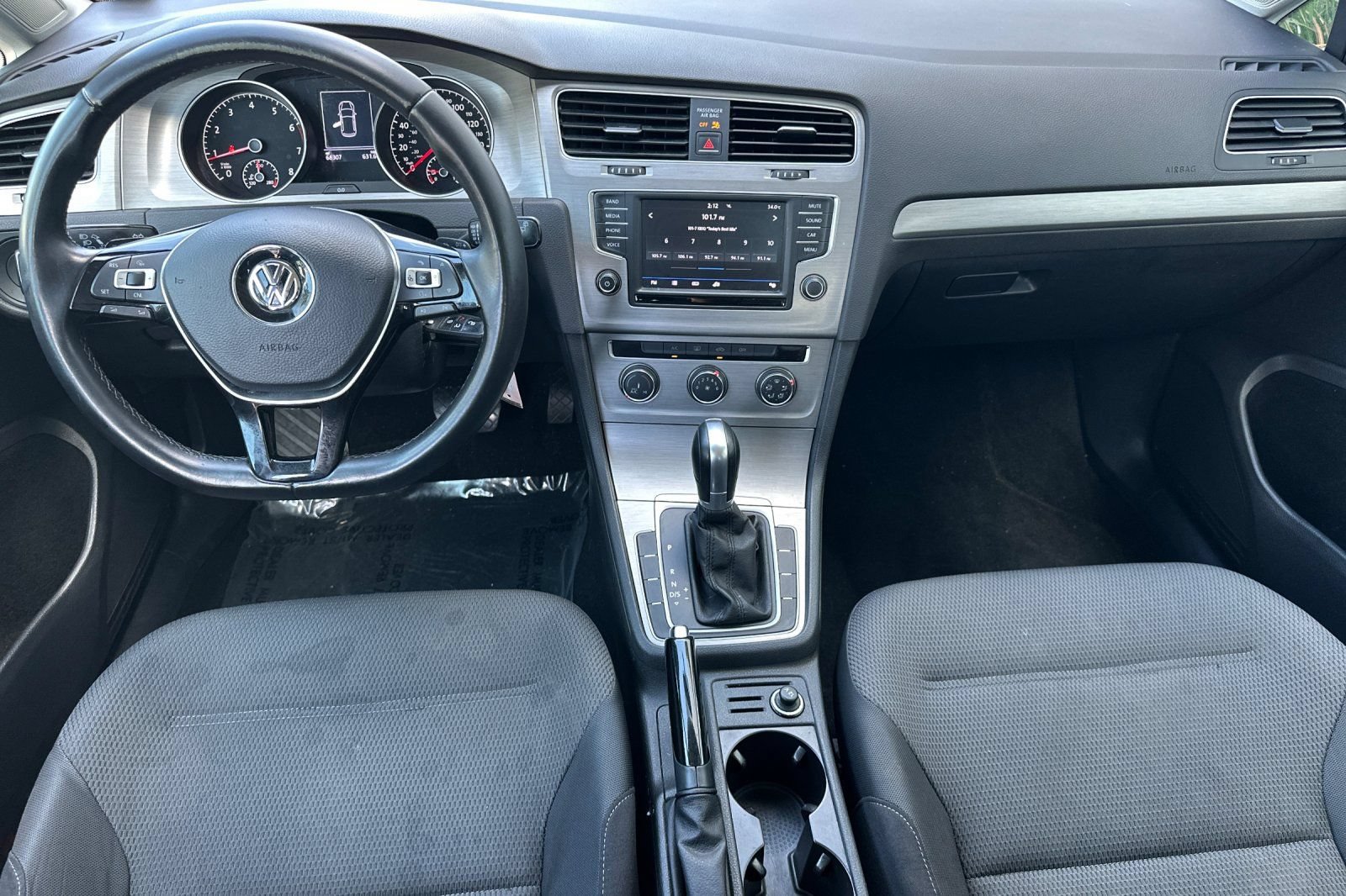 Used 2017 Volkswagen Golf S FWD image 13
