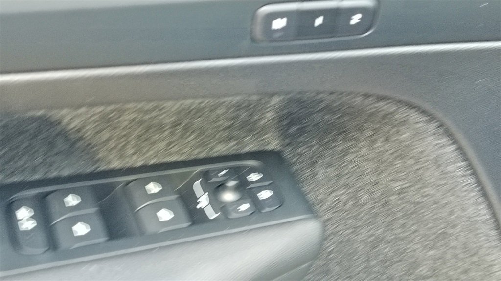 New 2026 Volvo XC40 B5 Ultra w/ Protection Package Premier image 10