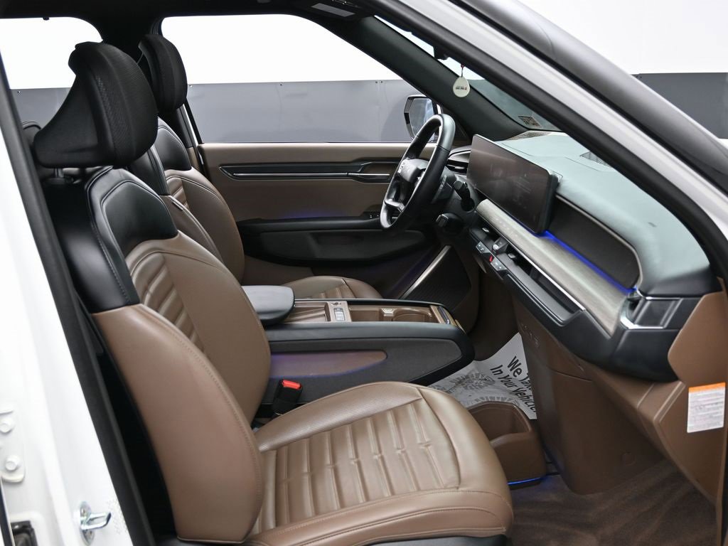 Used 2024 Kia EV9 Land image 36