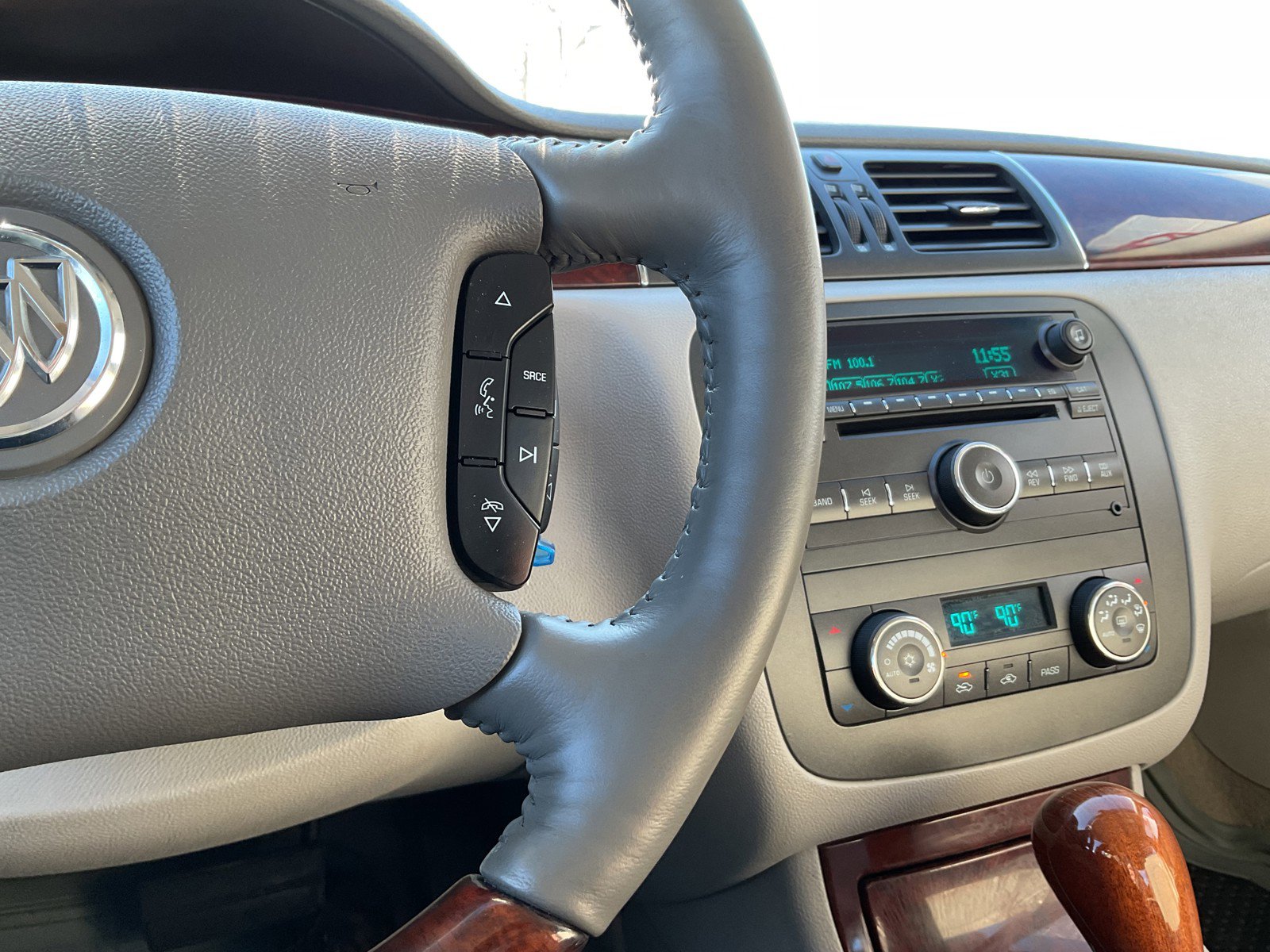 Used 2009 Buick Lucerne CXL image 22