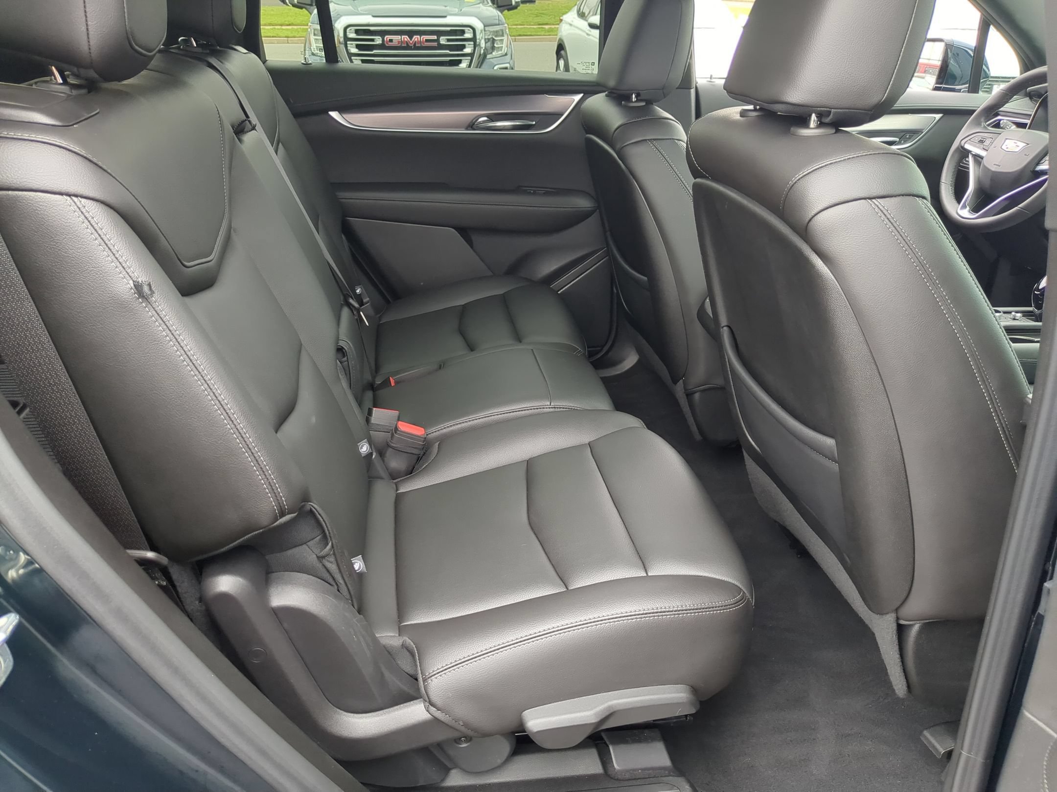 Certified 2024 Cadillac XT6 Luxury w/ LPO, Floor Liner Package AWD/4WD image 25