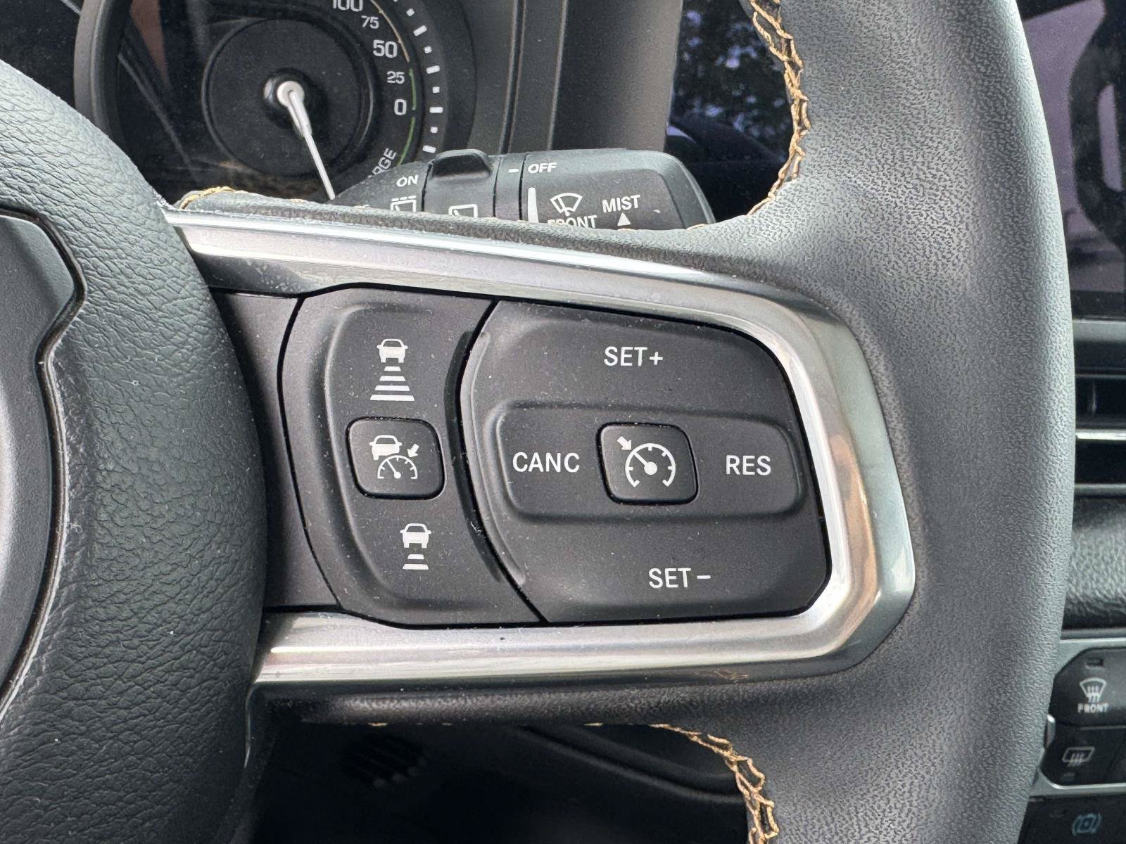Used 2024 Jeep Wrangler Unlimited w/ Convenience Group AWD/4WD image 17