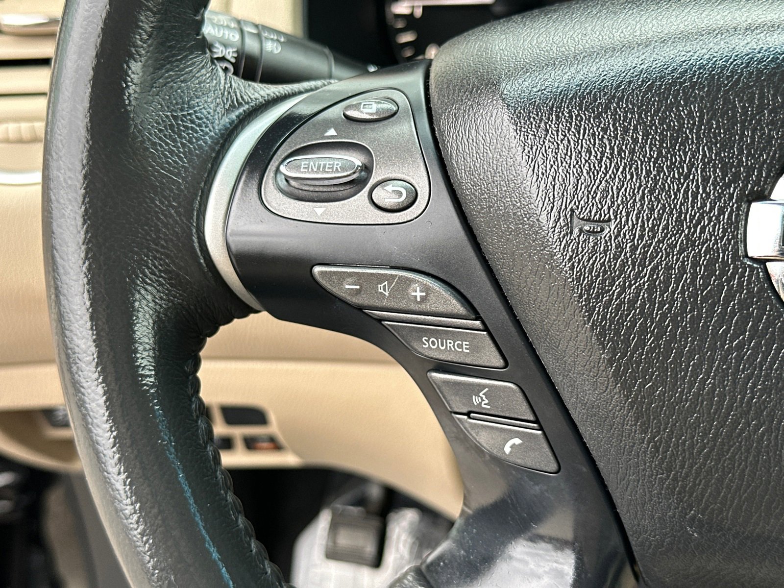 Used 2018 Nissan Pathfinder Platinum image 28