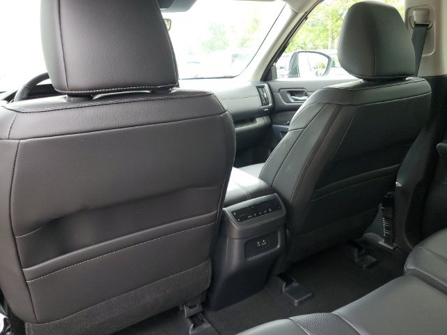 Used 2025 Nissan Pathfinder SL AWD/4WD image 29