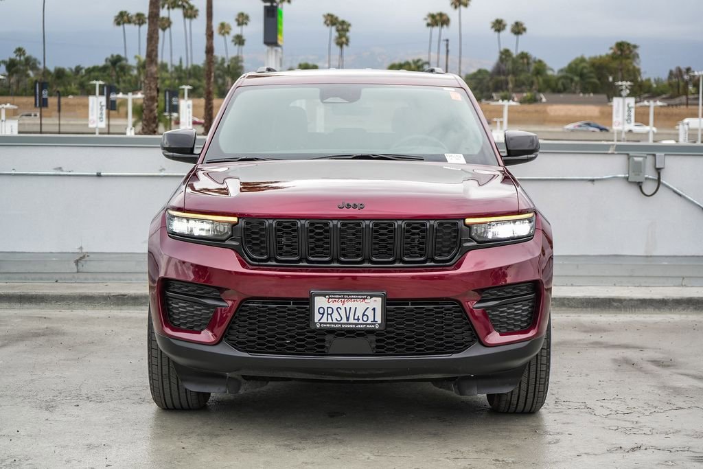Used 2025 Jeep Grand Cherokee Altitude AWD/4WD image 3