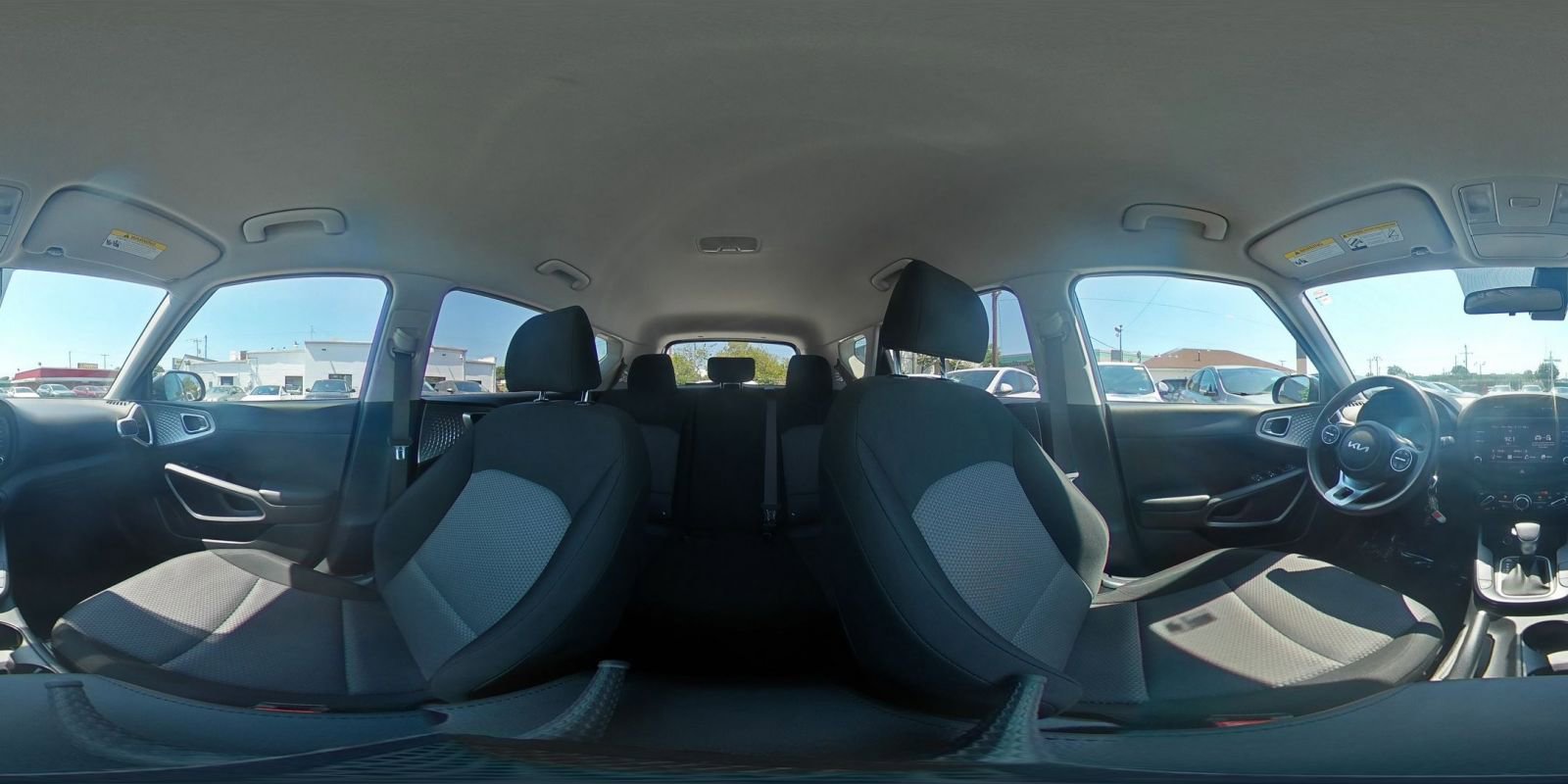 Used 2025 Kia Soul LX w/ LX Technology Package FWD image 41