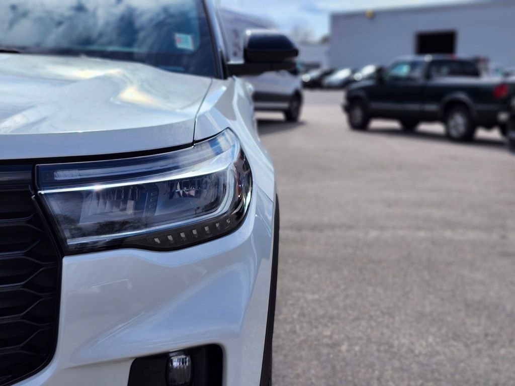 Certified 2025 Ford Explorer ST AWD/4WD image 10