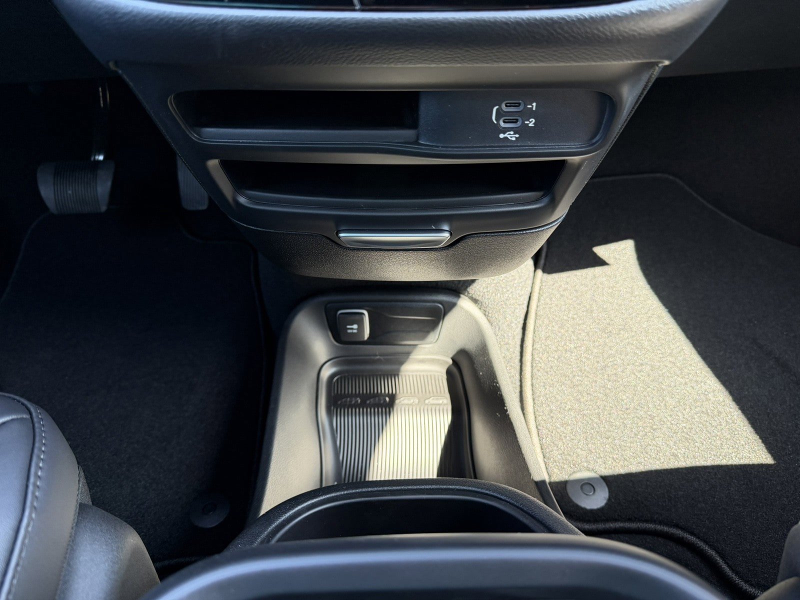 New 2026 Chrysler Voyager LX FWD image 24