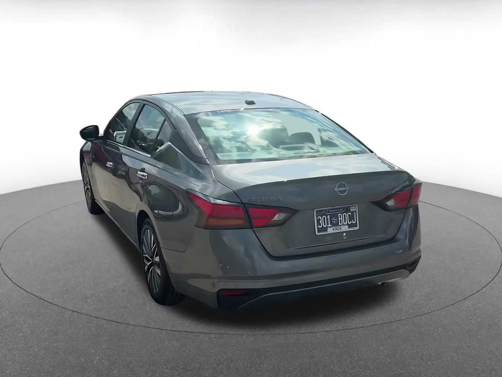 Used 2025 Nissan Altima 2.5 SV FWD image 11