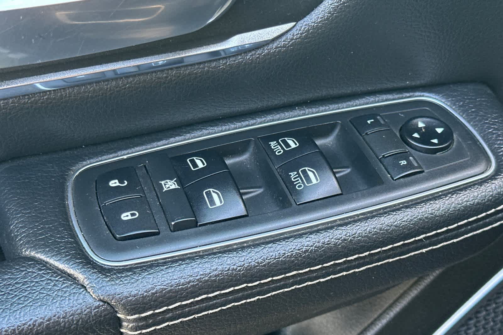 Used 2019 RAM 1500 Laramie AWD/4WD image 13