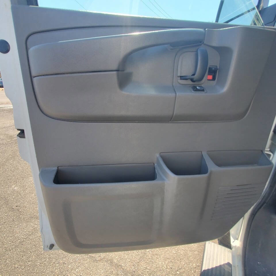 Used 2015 GMC Savana 2500 image 12