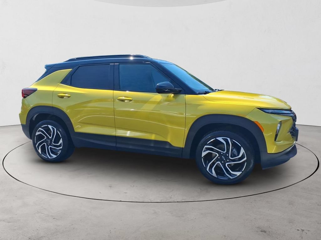 Used 2025 Chevrolet TrailBlazer RS w/ Convenience Package AWD/4WD image 4
