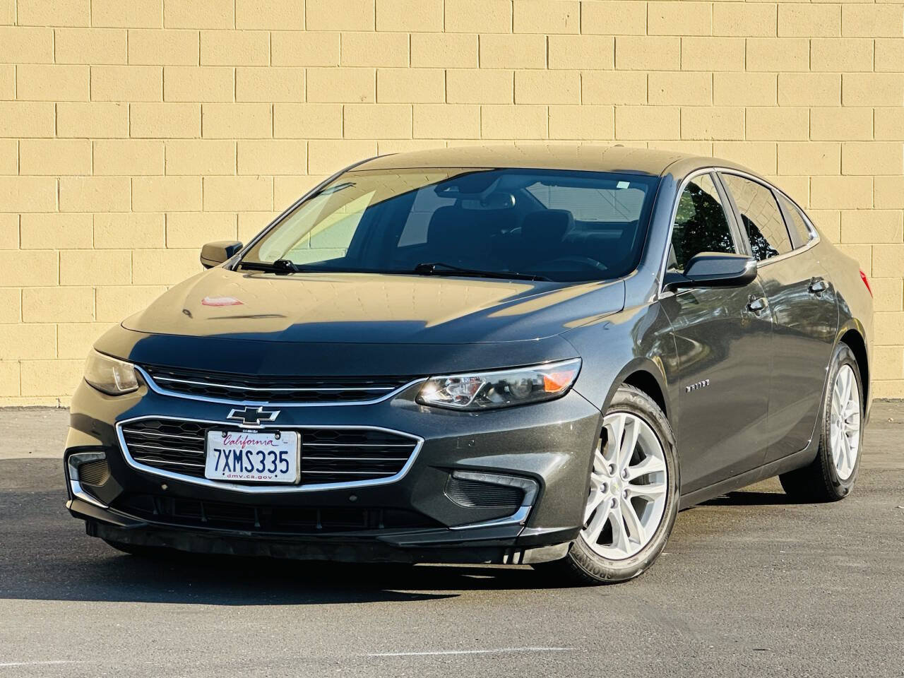 Used 2017 Chevrolet Malibu Hybrid w/ Driver Confidence Package FWD image 4