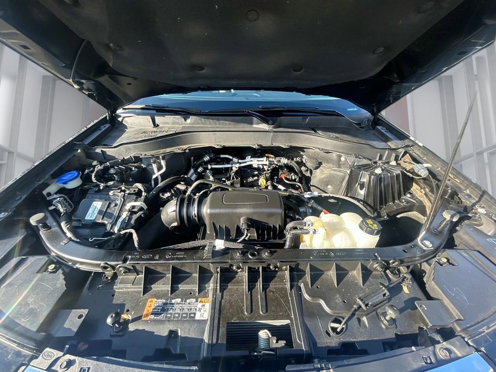 Used 2022 Ford Explorer XLT w/ Equipment Group 202A image 10