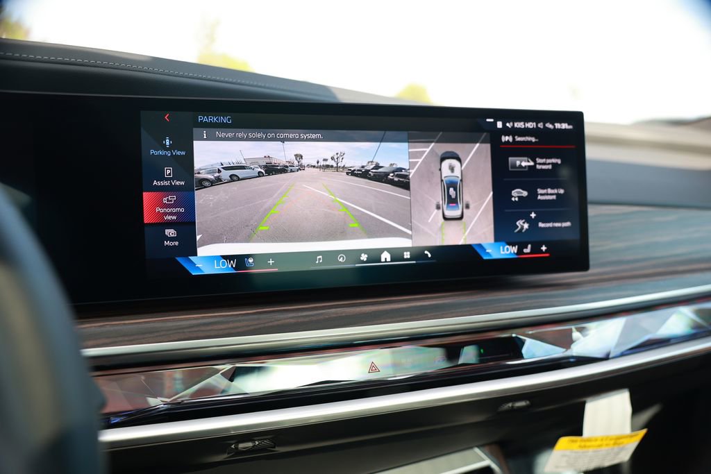 Used 2025 BMW i7 M70 w/ Executive Package image 23