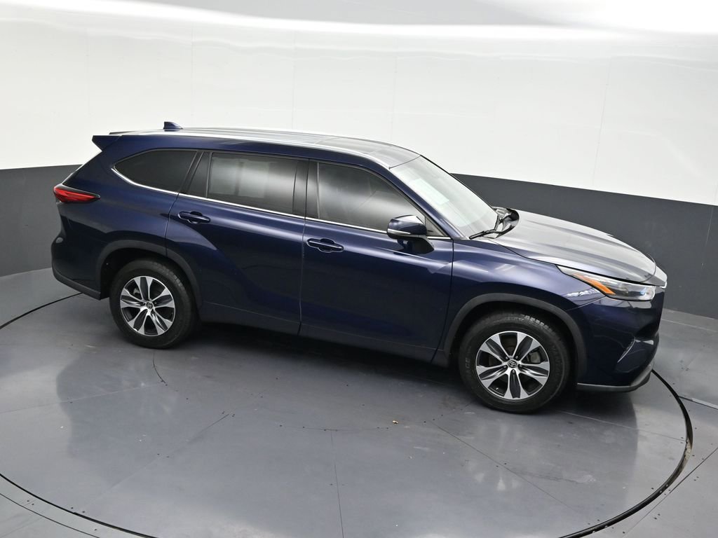 Used 2021 Toyota Highlander XLE FWD image 21