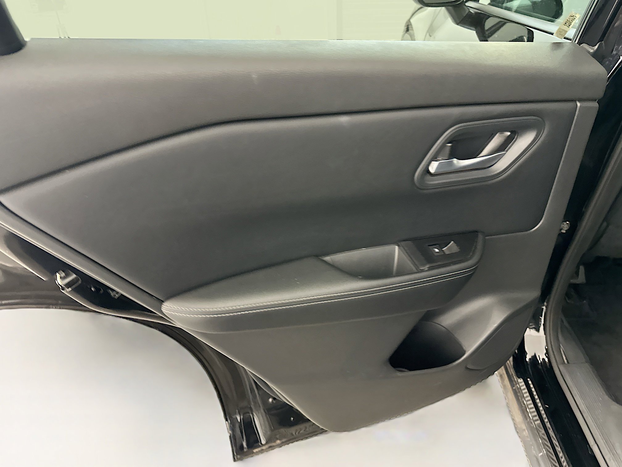 Used 2025 Nissan Rogue SV image 26