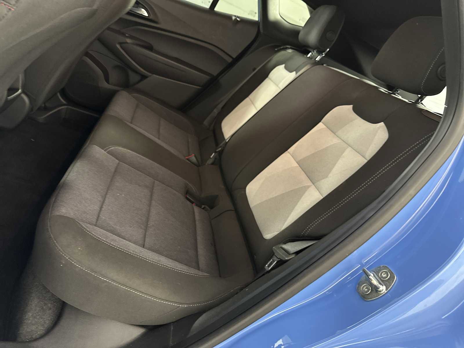 Used 2024 Chevrolet Trax RS w/ Sunroof Package FWD image 22