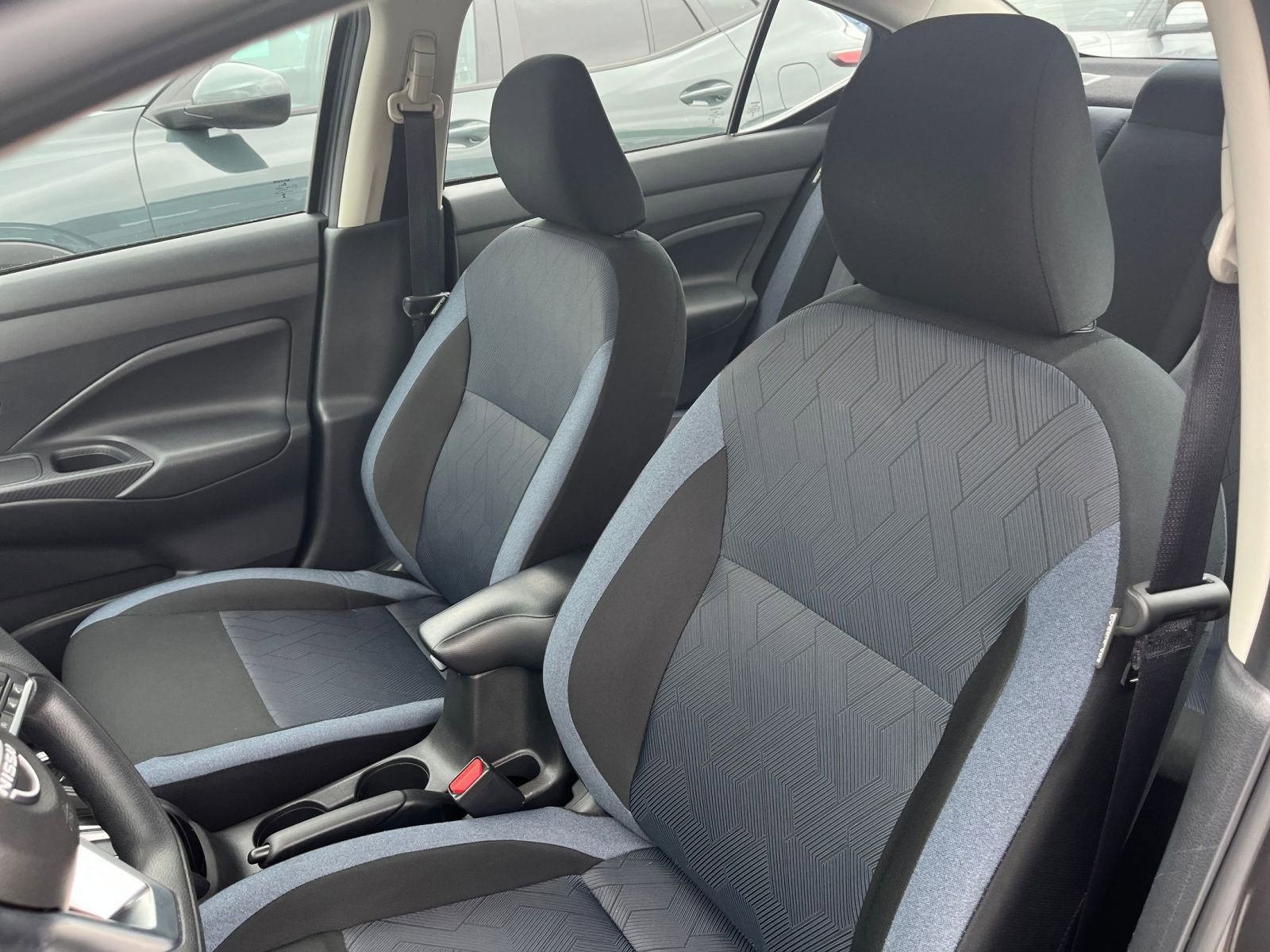 Used 2025 Nissan Versa SV FWD image 36